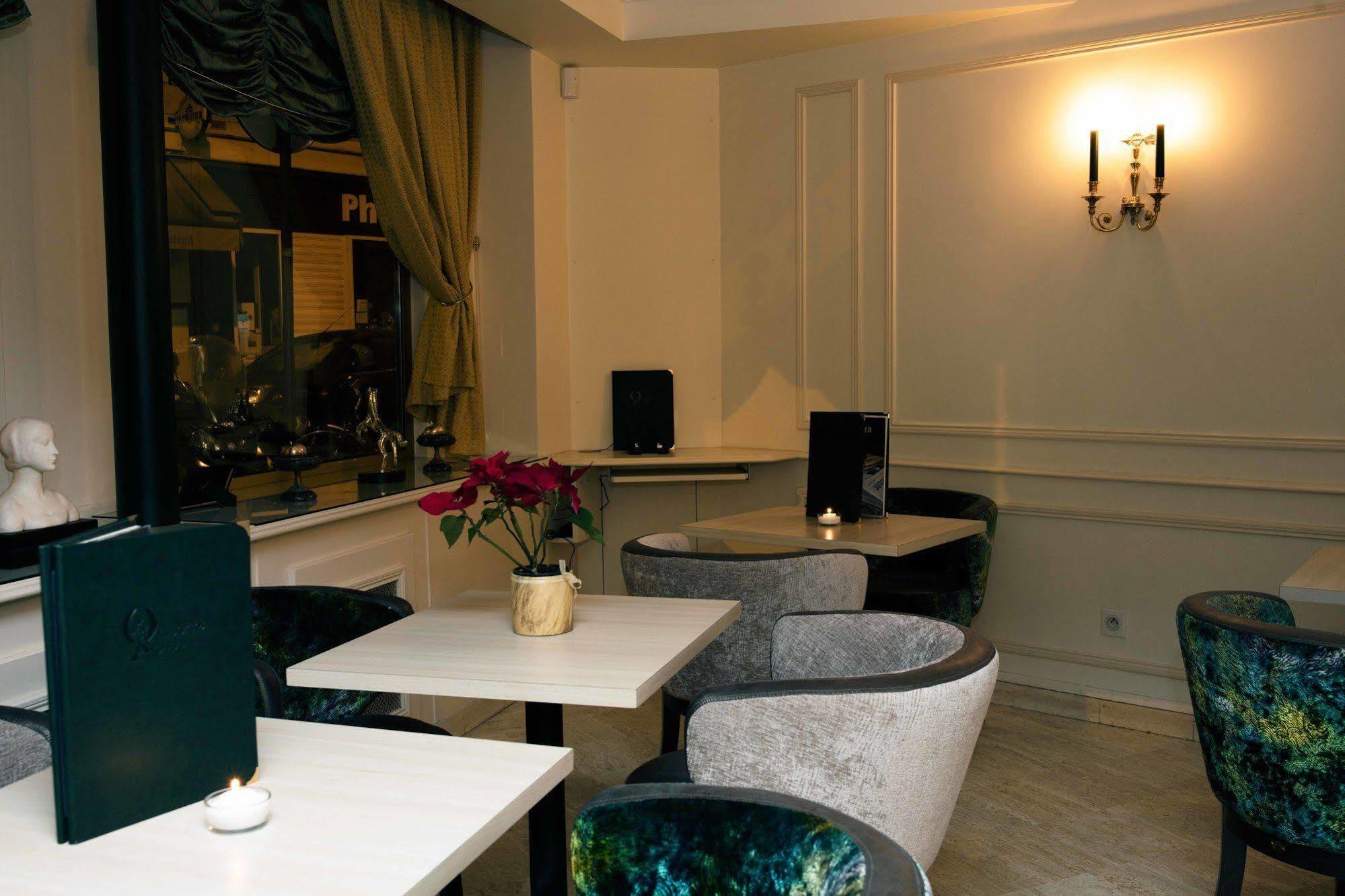 Queens Hotel 3*